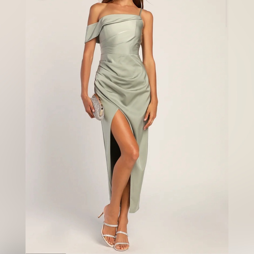 Lulu’s Showing Off a Little Sage Green Asymmetrical Tulip Midi Dress Size Large